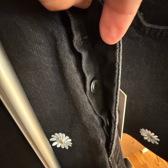 Forever 21 Black  Embroidered Daisy Jean Shorts - Picture 7 of 8